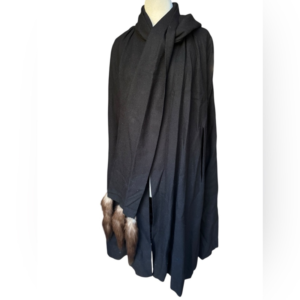 1970s‎ C’est Simone Wool w/Smooth Satin Lining Mink Tail Scarf Cape